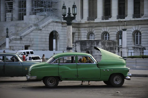 Carros antigos de Cuba . — Fotografia de Stock