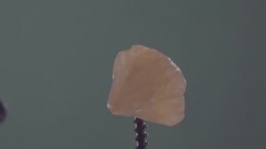 Krom anahtarı için yeşil ekran üzerinde döngü ile mandalina döndürme