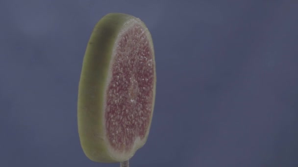 Fig roteren met lus op blauw scherm voor chroma sleutel — Stockvideo