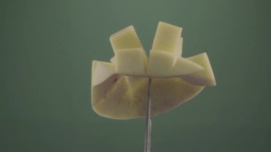 Krom anahtarı için yeşil ekranda döngü ile dönen mango