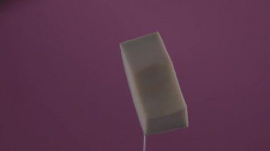 Avokado renk anahtarı için fuşya ekran üzerinde döngü ile döner