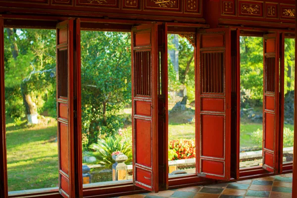 View through open doors of old, asian pavillion — Stock Photo, Image