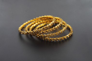 Geleneksel düğün altın bilezik