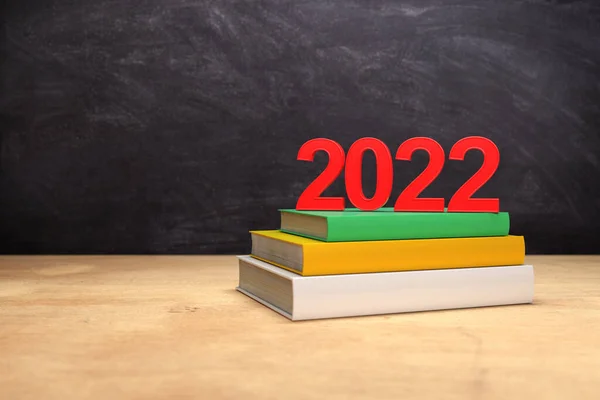 本と2022年の創造的なデザインコンセプト 3Dレンダリング画像 — ストック写真