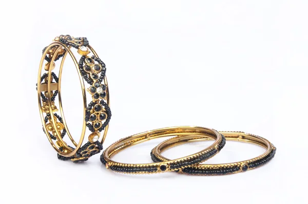 Indische Goldarmbänder — Stockfoto