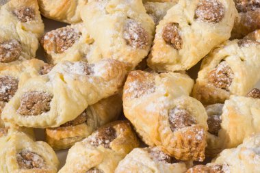 Beyaz ev yapımı sıcak fındık buns serpilir tatlı beyaz şeker