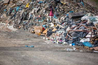Büyük bir çöplük ya da çöp yığını, kirlilik kavramı