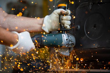 Esneme levha metal işleme süreci büyük kıvılcımlar, endüstriyel bir kavram