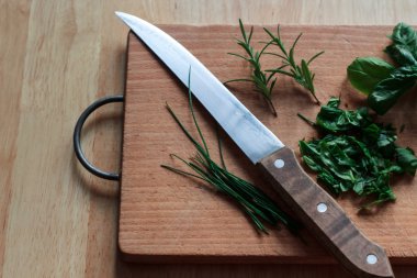 Taze Bahçe otlar ve bıçak