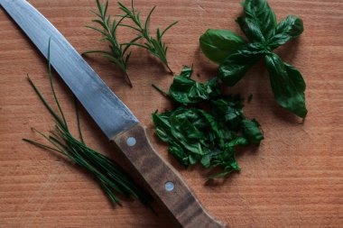 Taze Bahçe otlar ve bıçak