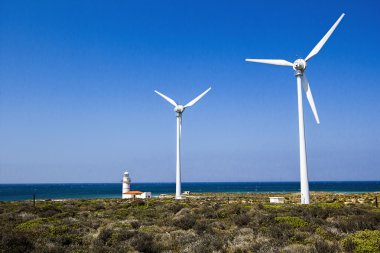 Deniz feneri ve yel değirmeni