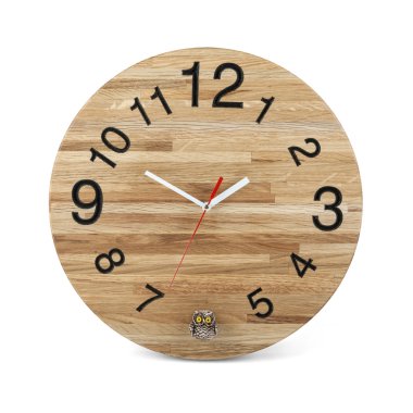 Baykuş oyuncak - beyaz b izole saat ahşap yuvarlak duvar saati