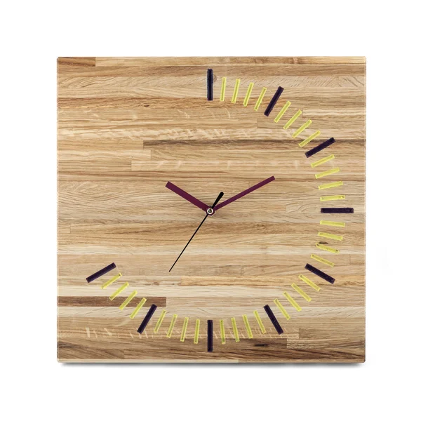 Montre murale en bois simple - Horloge carrée isolée sur fond blanc — Photo