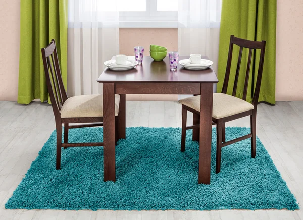 Egyszerű fa ebédlő asztal és a székek, a belső - studio ambi — Stock Fotó