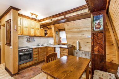 Geleneksel ahşap iç masa ve fikstür - mountain resort oda iç