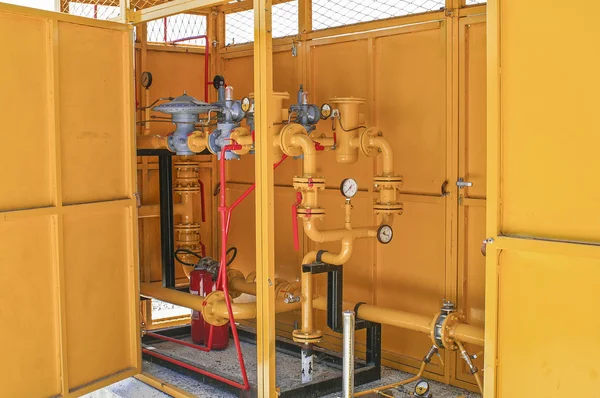 Sistemas de tubagem, equipamento industrial, interior - Posto de gasolina pip — Fotografia de Stock
