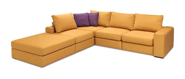 Угловой диван с подушками на белом фоне с вырезкой — стоковое фото