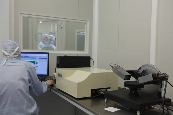 Cleanroom in nucleair onderzoekscentrum, Laagdiktemeting — Stockfoto