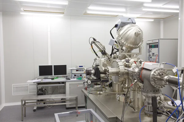 Чистый зал в центре ядерных исследований, молекулярная лучевая эпитаксия — стоковое фото