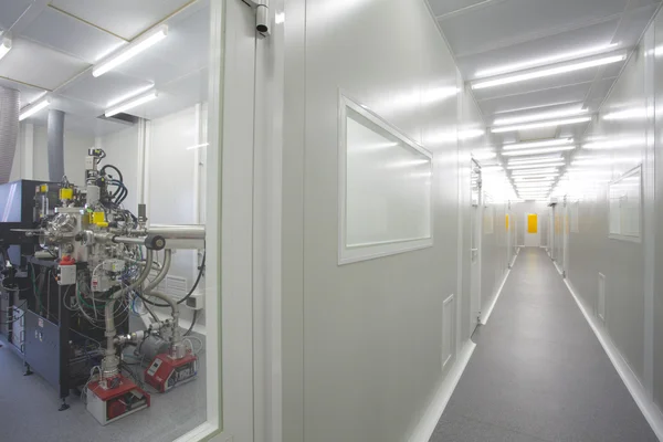 Cleanroom in nuclear research centre, molecular beam epitaxy — Stock Photo, Image