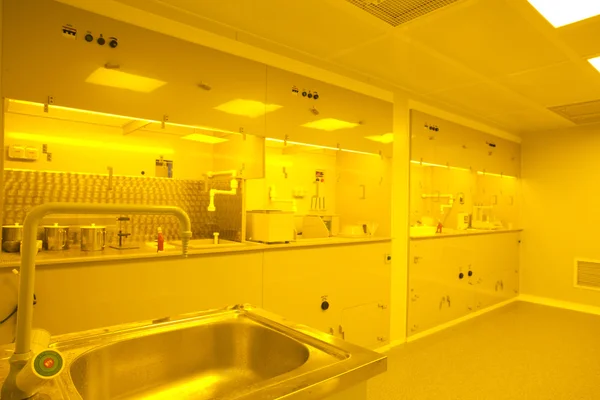 Reinraum im Kernforschungszentrum, Photolithographie — Stockfoto