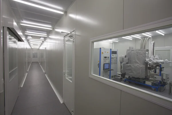 Cleanroom in nucleair onderzoekscentrum, hall en moleculaire straal epitaxie — Stockfoto