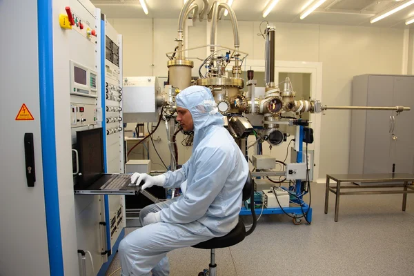 Cleanroom in nucleair onderzoekscentrum, moleculaire straal epitaxie — Stockfoto