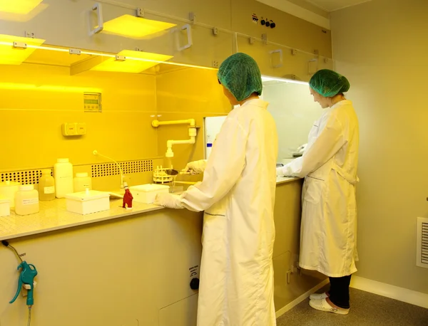 Sala limpa no centro de investigação nuclear, fotolitografia — Fotografia de Stock