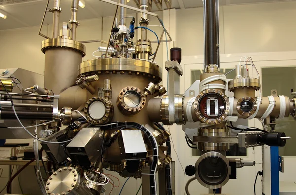 Sala limpia en el centro de investigación nuclear, epitaxia de haz molecular — Foto de Stock