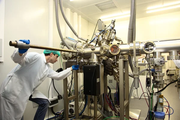 Nükleer Araştırma Merkezi, moleküler ışın epitaxy temiz oda