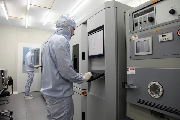 Reinraum im Kernforschungszentrum, Molekularstrahl-Epitaxie — Stockfoto