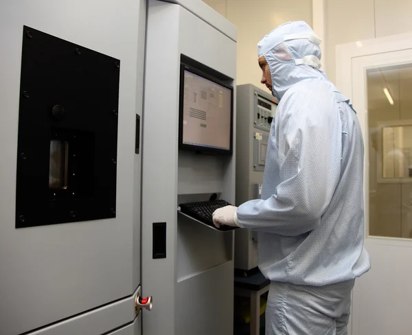 Sala limpia en el centro de investigación nuclear, epitaxia de haz molecular — Foto de Stock