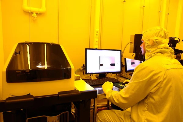 Cleanroom in nuclear research centre, photolithography — Stock Photo, Image