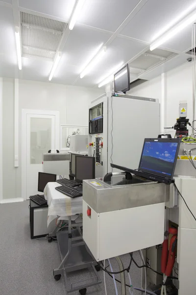 Sala limpia en el centro de investigación nuclear, epitaxia de haz molecular — Foto de Stock