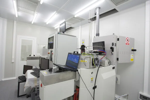 Nükleer Araştırma Merkezi, moleküler ışın epitaxy temiz oda