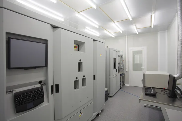 Cleanroom in nuclear research centre, molecular beam epitaxy — Stock Photo, Image