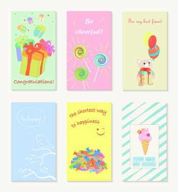 Doğum günü ve tatil daveti tebrik kartları tasarımı ballon, tatlı, dondurma ve ağaç.