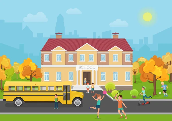 Iskola építése gyerekekkel a kertben és a sárga busz előtt. Iskolai és oktatási vektorillusztráció. — Stock Vector