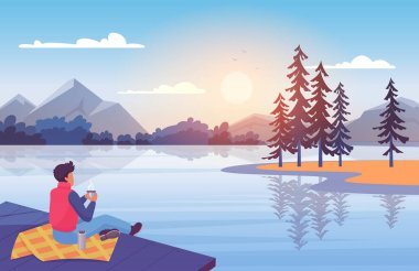 Gün batımında doğanın tadını çıkar, genç adam ahşap iskelede oturuyor, doğal manzaranın tadını çıkarıyor.