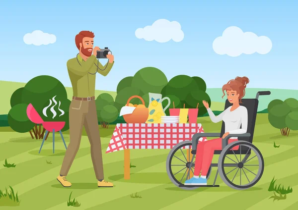 Pareja amigos personas en el picnic de verano, mujer con discapacidad sentado en silla de ruedas — Vector de stock