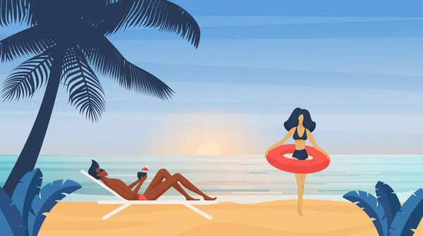 Pareja de personas tomar el sol en la playa tropical de verano mar, hombre con cóctel tomar el sol — Vector de stock