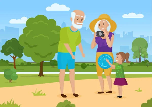 Familia feliz en el paseo de verano, abuela abuelo y niña juegan juntos en el parque de la ciudad — Vector de stock