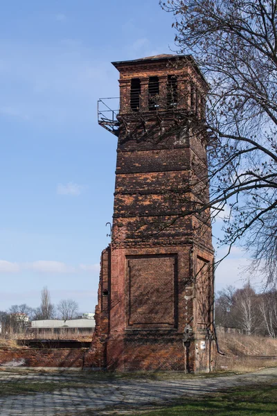 Wieża w fabryce zdewastowany - Łódź, Polska — Zdjęcie stockowe