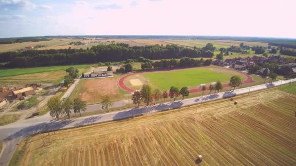 ポーランドの上から見たセジヨヴィツェの小さな村 — ストック動画