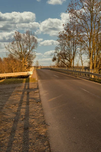 Most Drogowy Łączący Dwa Brzegi Rzeki — Zdjęcie stockowe