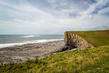 Galler 'in güzel ve kayalık kıyıları.