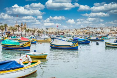 Marsaxlokk Malta 'nın güneyindeki Eski Balıkçılık Limanı' na. 