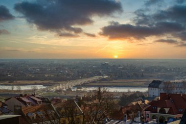 Polonya 'nın Sandomierz kentinin panoraması.