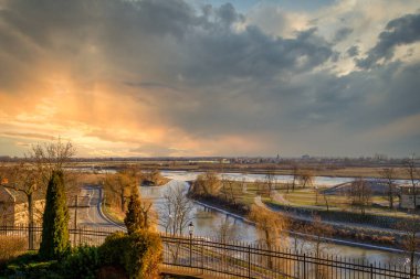 Polonya 'nın Sandomierz kentinin panoraması. 