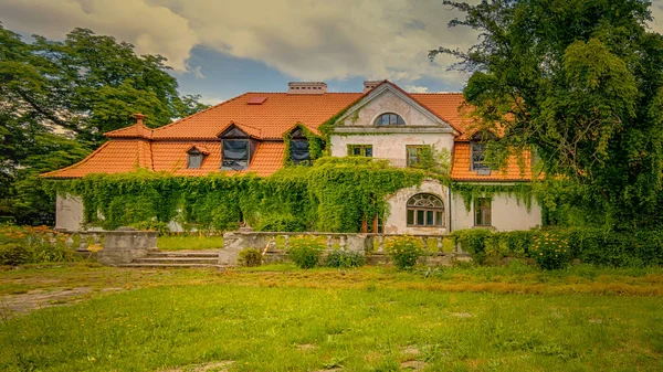 Eine Alte Verwahrloste Villa Der Stadt Ostrow Polen — Stockfoto